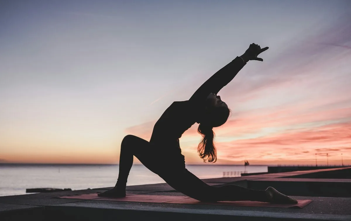 10 reacciones automáticas que tu cuerpo hace todos los días y para qué sirven realmente