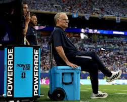 Marcelo Bielsa y De la Fuente en una reunión tensa