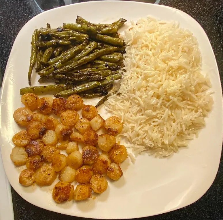 Deliciosa cena fitness: vieiras, ejotes balsámicos y arroz Basmati