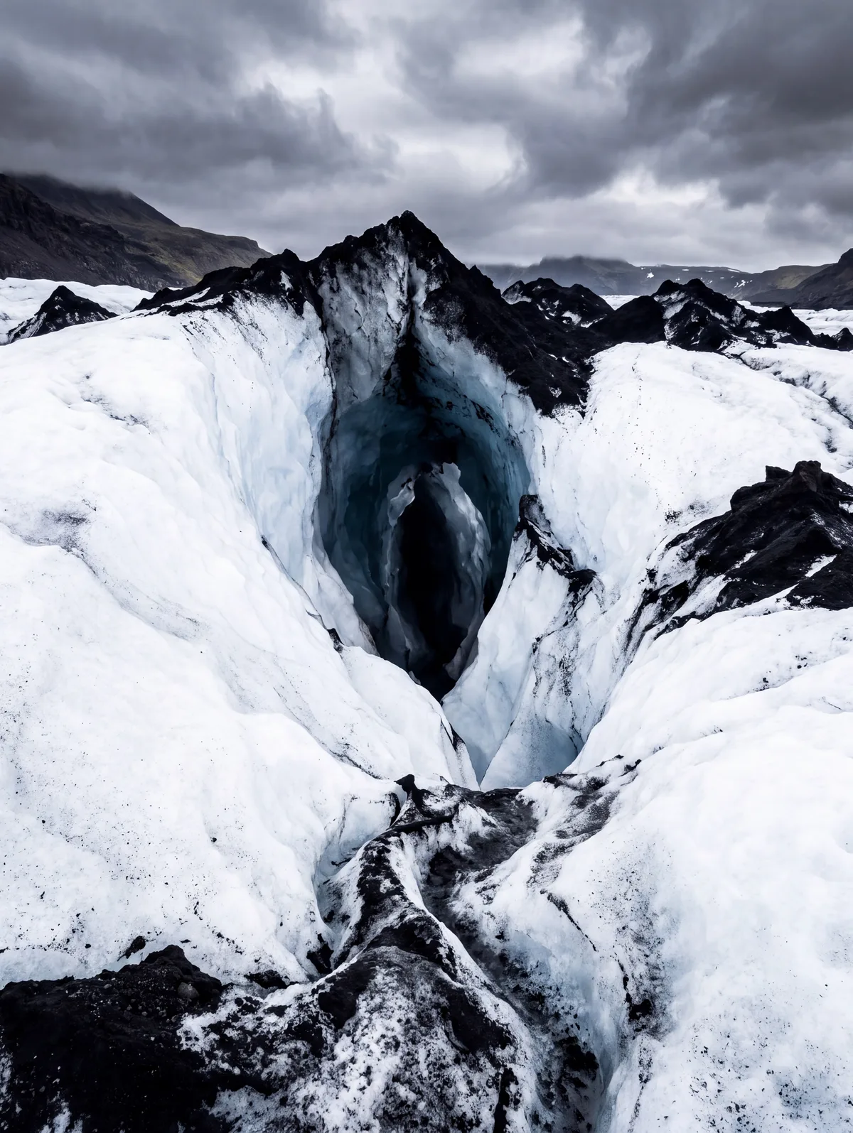 El portal secreto de un glaciar islandés: su corazón helado ❄️